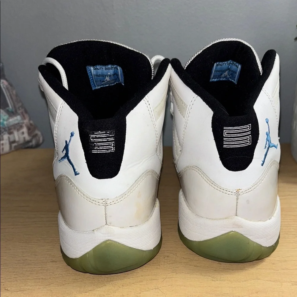 Air Jordan 11 Retro “Legend Blue” – Size 7Y - Picture 7 of 13